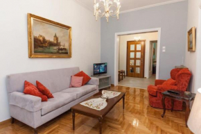 Elegant Apartment Near the Historic Acropolis